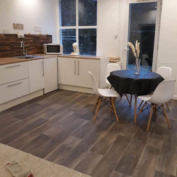 Appartement Agreable Au Centre Wifi Saint-Léonard-de-Noblat Esterno foto